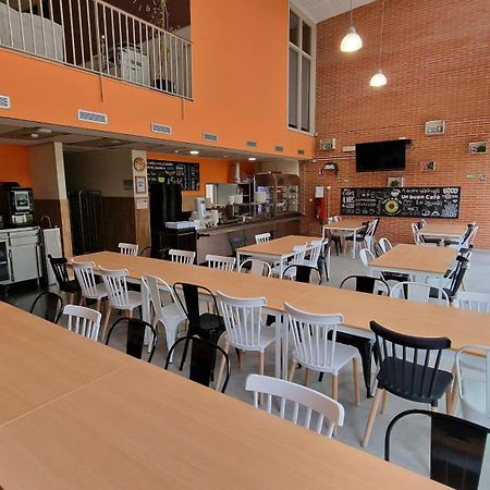 Residencia Universitaria Resa Giner De Los Rios アルカラ・デ・エナレス エクステリア 写真