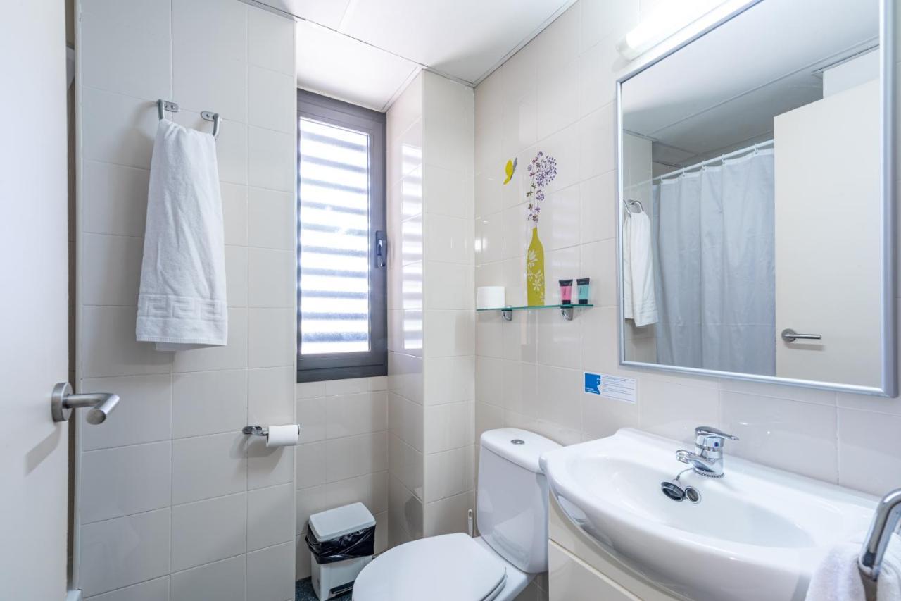 Residencia Universitaria Resa Giner De Los Rios アルカラ・デ・エナレス エクステリア 写真