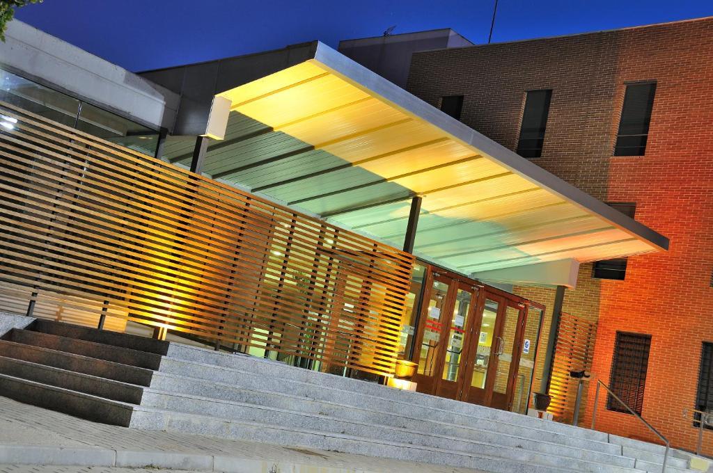 Residencia Universitaria Resa Giner De Los Rios アルカラ・デ・エナレス エクステリア 写真